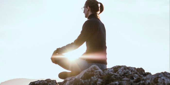 ¡Sacúdete el estrés y enfócate! 5 ejercicios de mindfulness para aumentar tu productividad