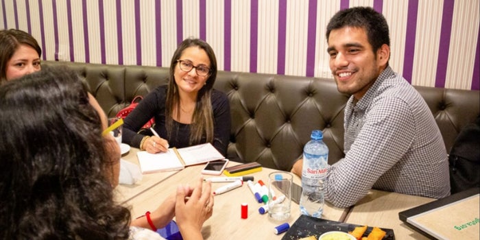 La startup de estos emprendedores chilenos llega a México para enseñarte idiomas en la cafetería más cerca a tu ubicación