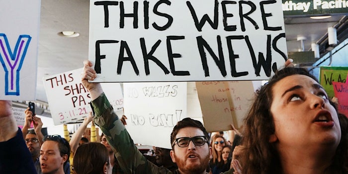 Consejos básicos para impulsar la educación digital (y dejar de compartir fake news)