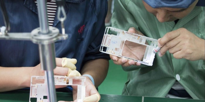 Nueva vida a los desechos: Este es el reciente smartphone de la holandesa Fairphone fabricado con materiales reciclados