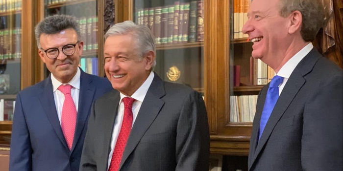 Microsoft abrirá universidades en México y creará un software para combatir la corrupción