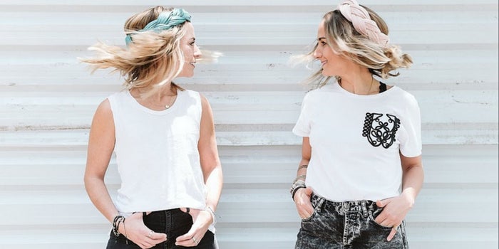 Son hermanas y emprendieron una marca de turbantes para resaltar la belleza de las mujeres que luchan contra el cáncer