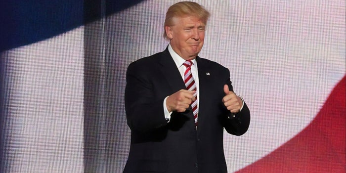 Trump pide a Tim Cook que regrese el botón de inicio a los iPhone