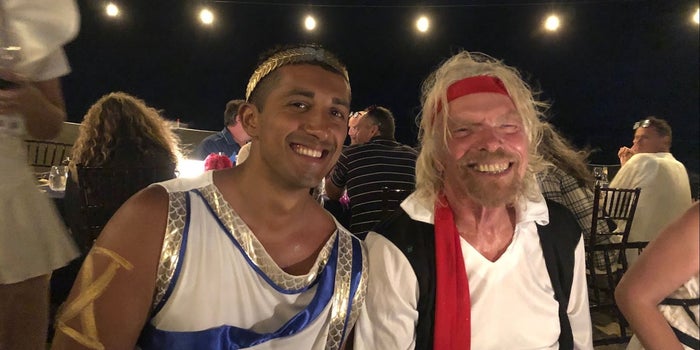 Pasé un día con Sir Richard Branson. Esto fue lo que me enseñó de los negocios y la vida