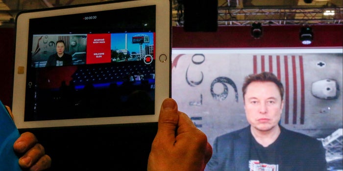 ¿Se están cumpliendo las advertencias de Elon Musk sobre la manipulación de los 'robots' en las redes sociales?