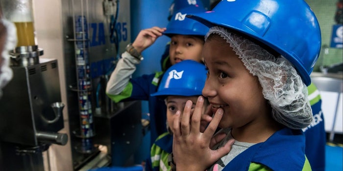 KidZania lanza programa para llevar a niños de escasos recursos a sus parques