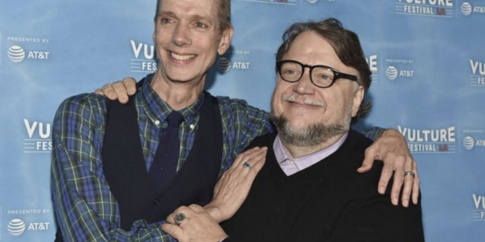 Porque es Guillermo del Toro: el cineasta y Cerveza Victoria acuerdan destinar parte de ganancias de latas a equipos de matemáticas