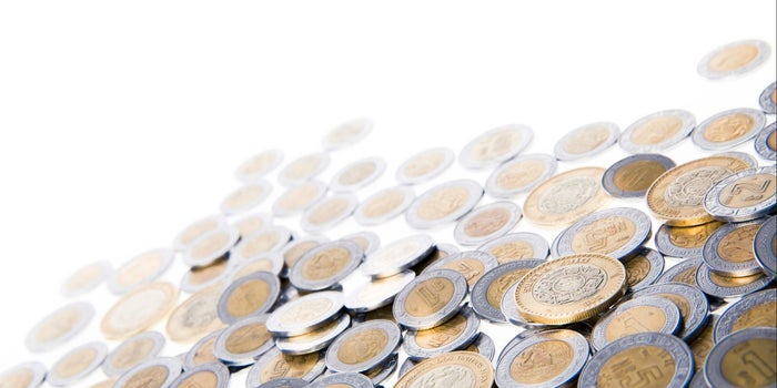 ¡Aguas con las monedas falsas! Guía para detectarlas según la Condusef