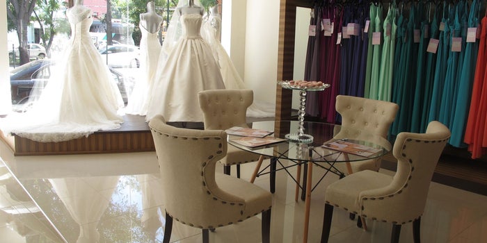 ¿Crees que ya nadie se casa? Gana dinero con un negocio de vestidos de novia