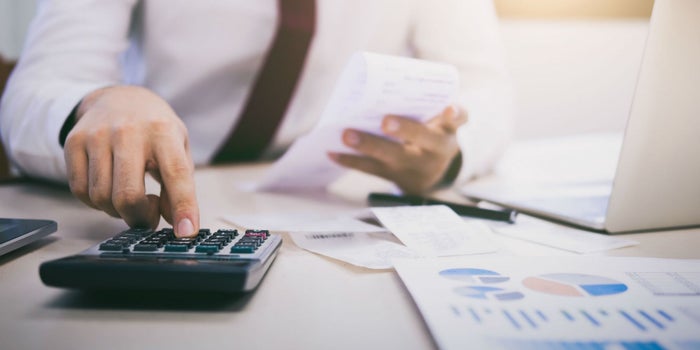 ¿Tienes problemas con el dinero? Te decimos cómo contratar a un contador