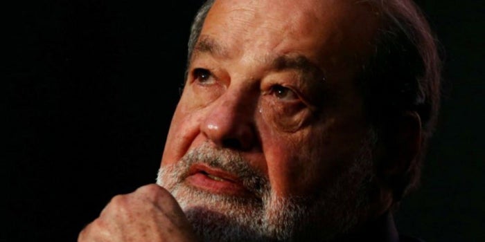 Carlos Slim sugiere que las universidades dejen de pedir tesis y tengan clases de liderazgo