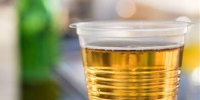 Heineken fabricará muebles con los vasos de cerveza que tiras en los conciertos
