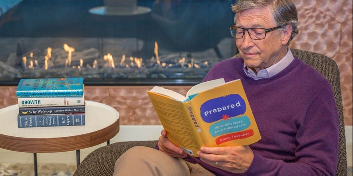 Los 5 libros del 2019 según Bill Gates que puedes leer en vacaciones o regalar