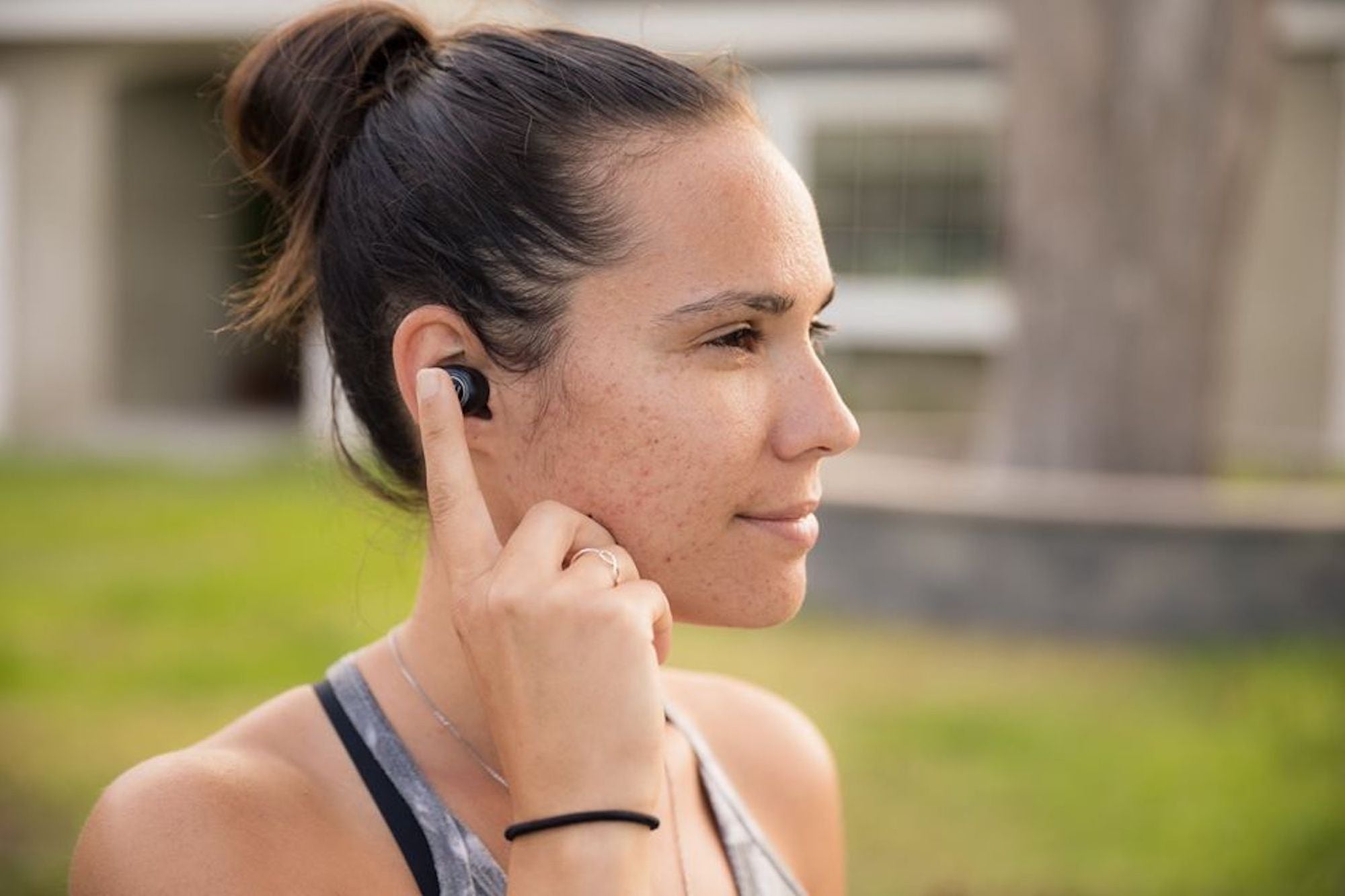 You Can Get These $250 Noise Cancelling Wireless Earbuds for Only $62
