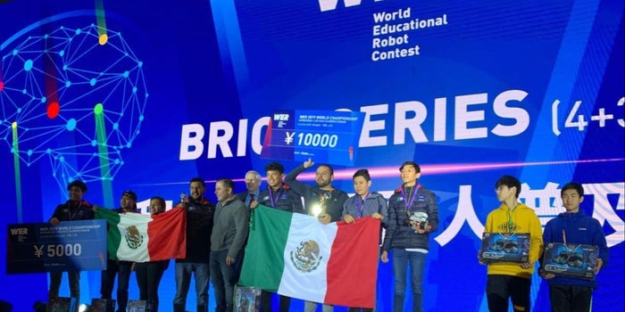 Son estudiantes del Conalep y vencieron a 200 equipos de todo el mundo en la competencia global de robótica