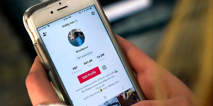 TikTok prohíbe la negación del Holocausto