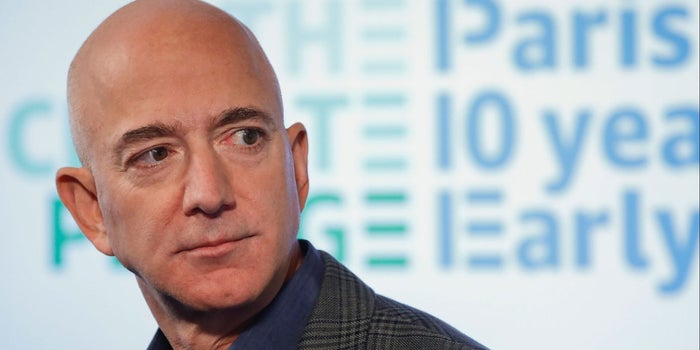 Critican a Jeff Bezos por donar 690 mil dólares para Australia, menos de lo que gana cada cinco minutos