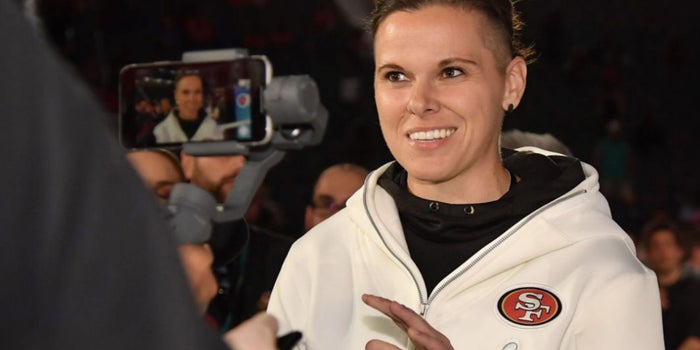 Conoce a Katie Sowers: Ella será la primera mujer coach en un Super Bowl