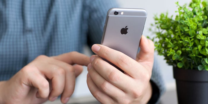 Francia multa a Apple por hacer lentos a los iPhone