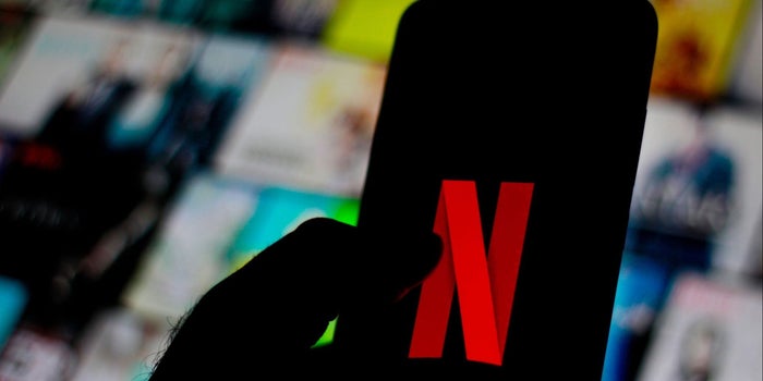 A medida que aumentan los programas originales de Netflix, la plataforma ofrece menos contenido en general