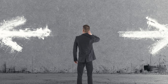 Deja ir estas 10 actitudes y empieza a tomar mejores decisiones mucho más rápido