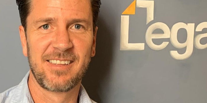 Rodrigo Gómez emprendió Legalario, una plataforma para crear contratos y firmarlos digitalmente con toda la legalidad que necesitas