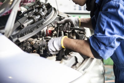 Love Cars? Auto Shops Are Open, and Here Are 5 Franchises You Can Buy