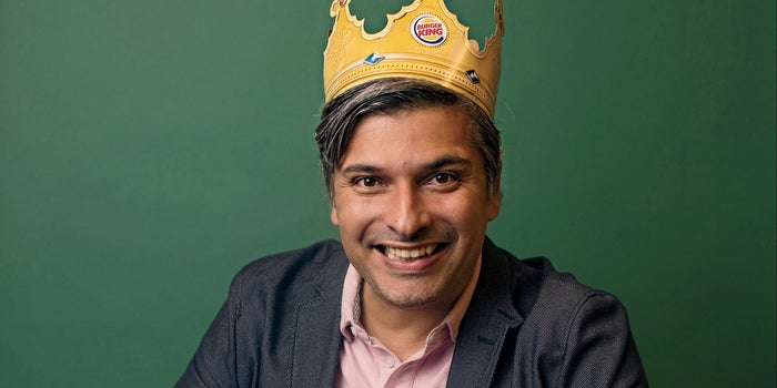 Conoce al latino detrás de las campañas de marketing viral de Burger King y Popeyes'
