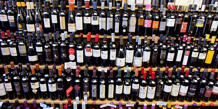 Entrega nocturna de vinos y licores