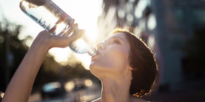 Agua purificada embotellada