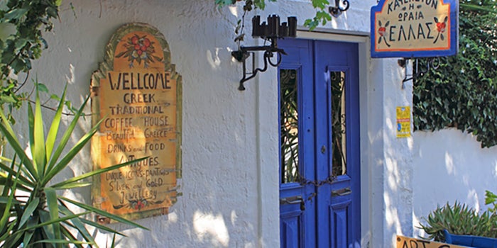 Cafetería con galería de arte