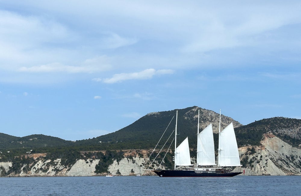 jeff bezos yacht positano