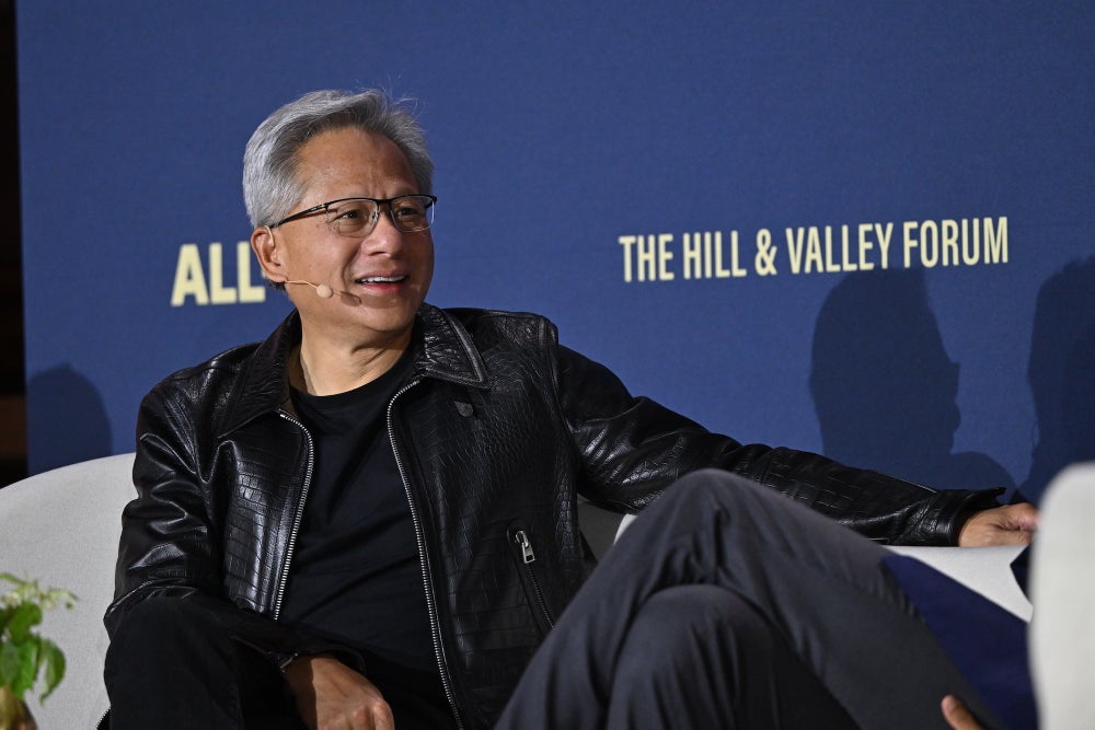 El CEO de NVIDIA, Jensen Huang, revisa personalmente el bono del personal El CEO de NVIDIA, Jensen Huang, revisa personalmente el bono del personal
