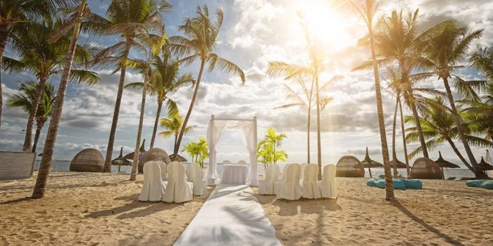 How to Travel Cheap(er) for a Wedding