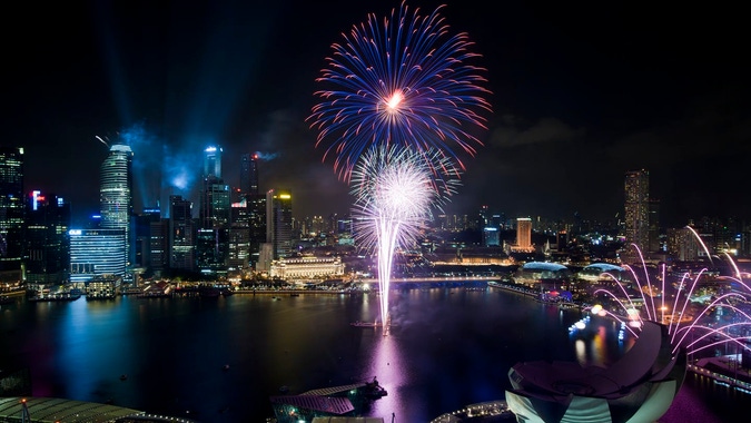 How do fireworks paintings? A pyrotechnics chemist explains the science at the back of the bright colours and sounds