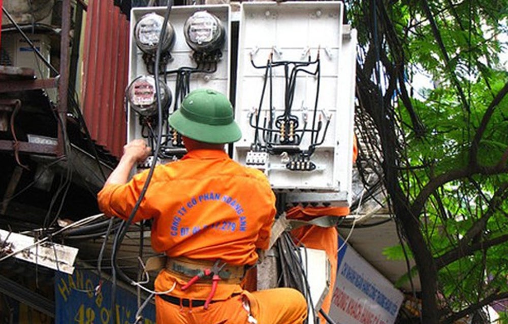 13. Helpers of electricians