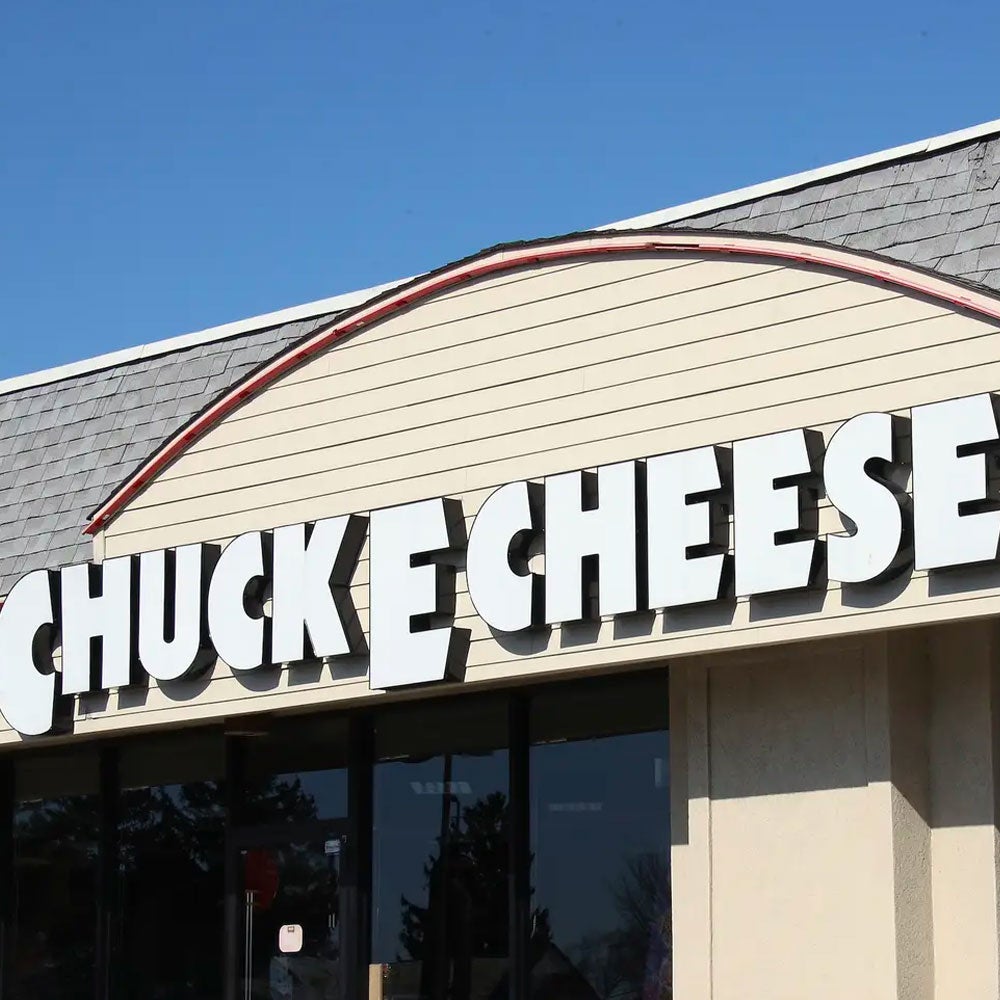 CEC Entertainment is struggling under a heavy debt load and lenders have organized and tapped restructuring lawyers, according to three people familiar with the matter.