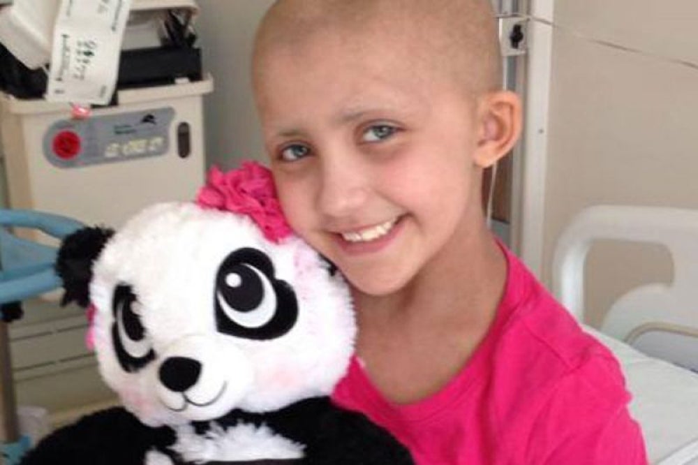 A girl with leukemia is surprised by 10,000 Christmas carolers at her door.