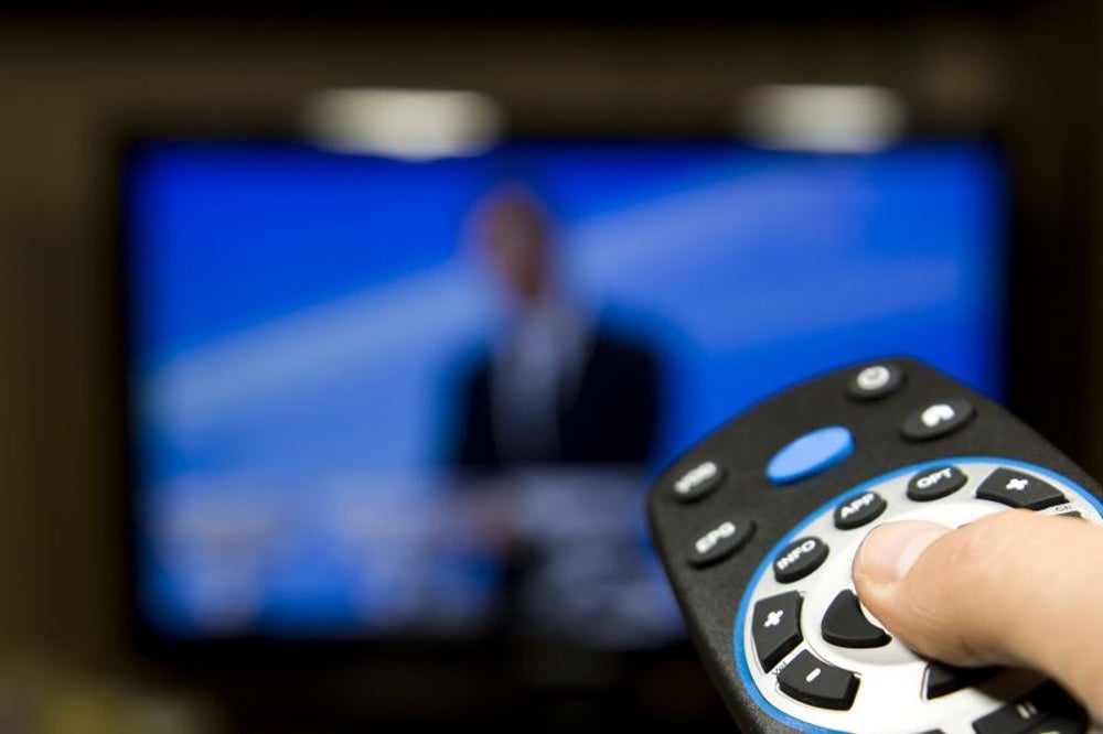 Mito del sueño #3: ver la TV antes de costarse ayuda a dormir