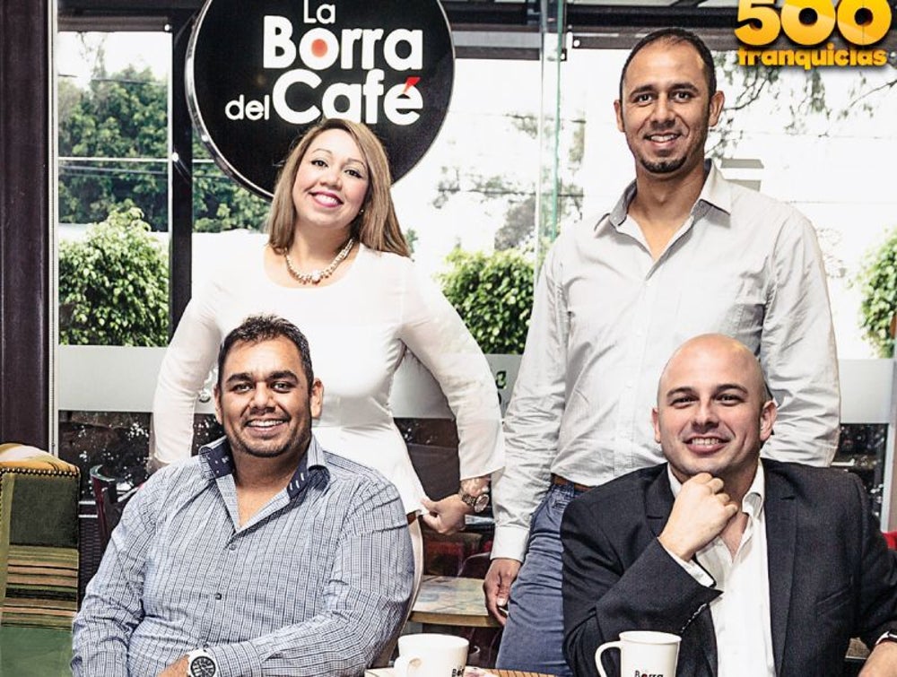 Janet, Axel y Daniel Pacheco (franquiciatarios) y León Refreger (franquiciante) - La Borra Café