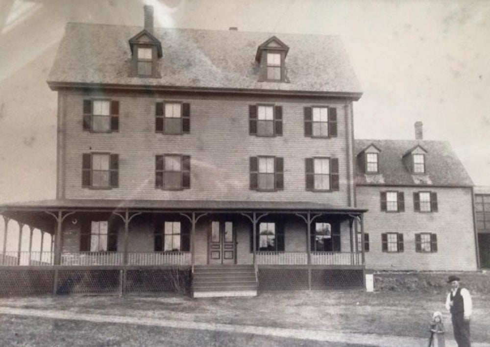 Hotels: The Seaside Inn Founded in 1660 (at least)
