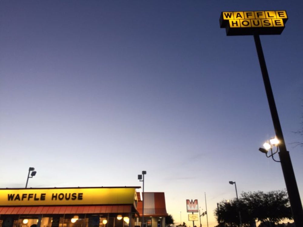 Donnie Wahlberg leaves a $2,000 tip at Waffle House.