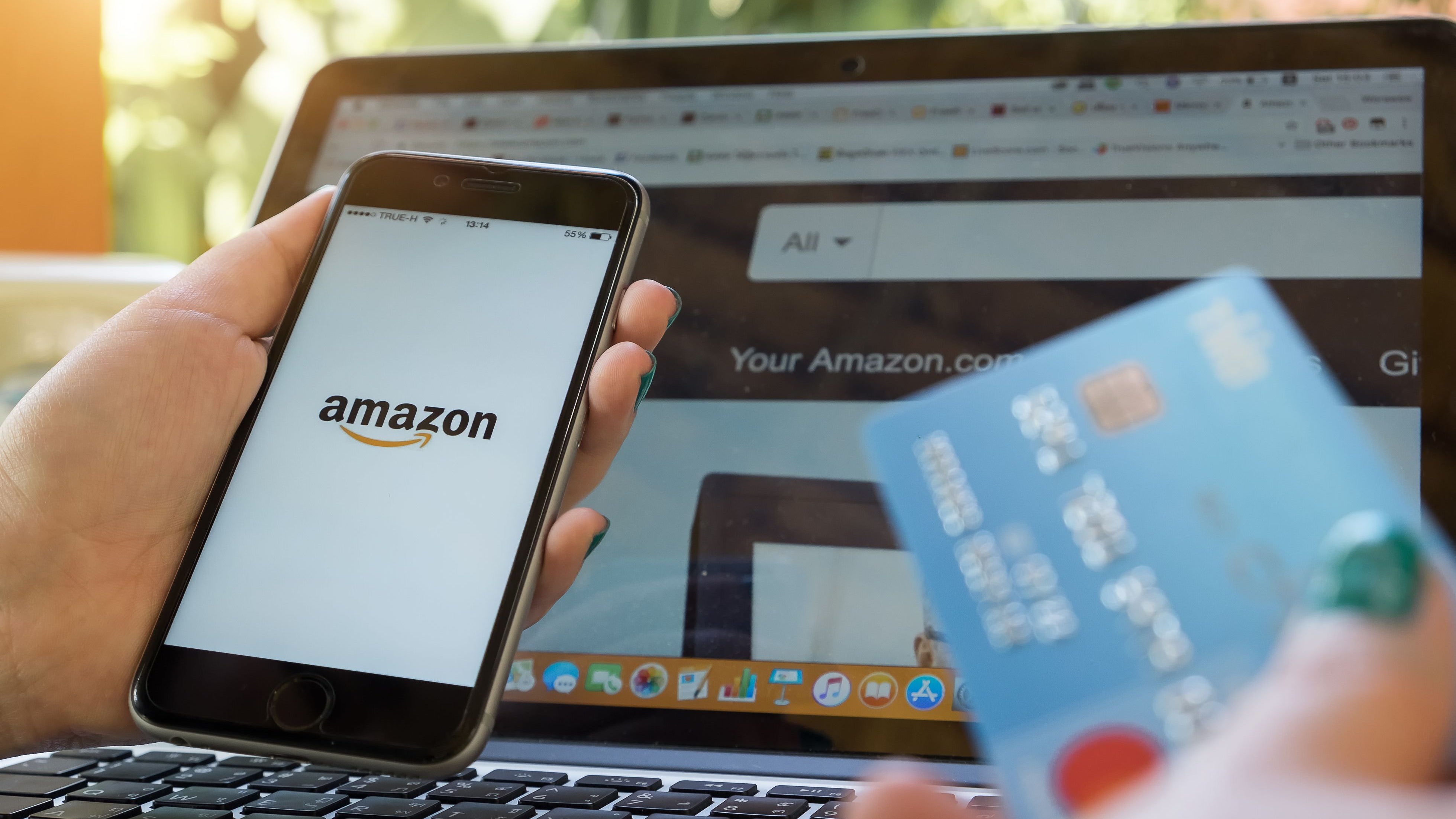 How One Woman's Amazon Side Hustle Passively Makes $15,000 Each Month